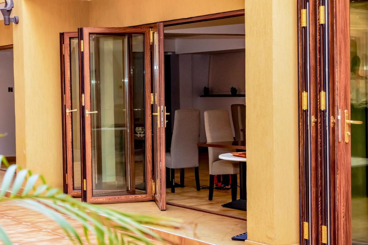 Canary Hotel Кампала Екстериор снимка