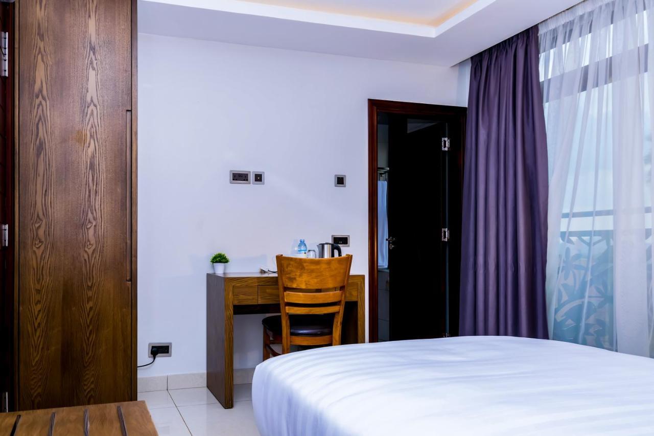 Canary Hotel Кампала Екстериор снимка