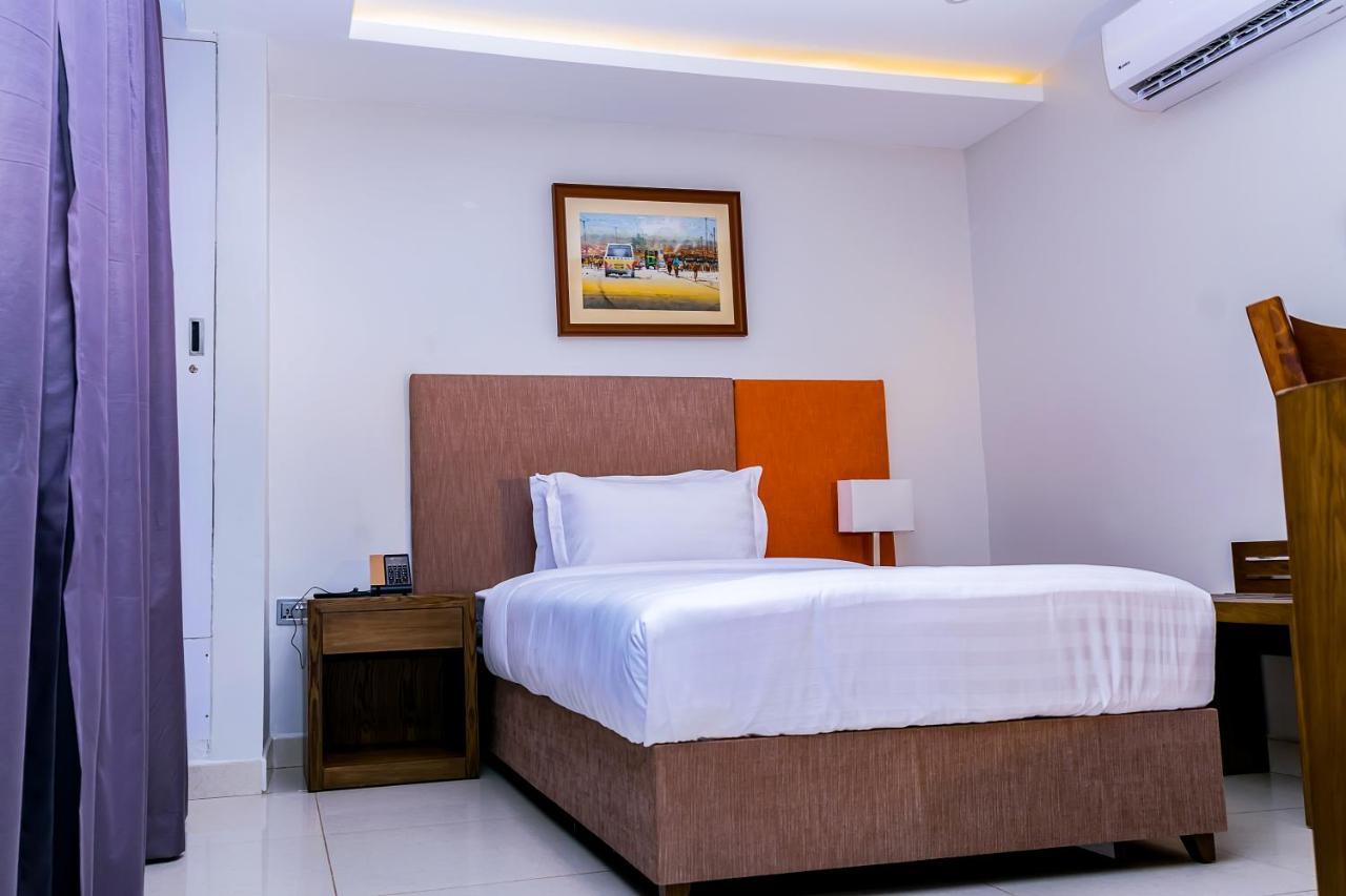 Canary Hotel Кампала Екстериор снимка