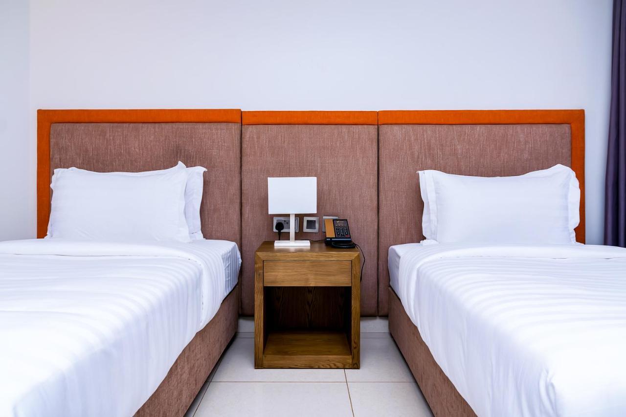 Canary Hotel Кампала Екстериор снимка