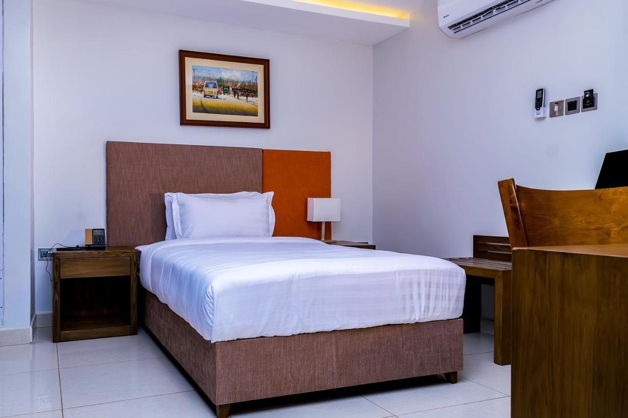 Canary Hotel Кампала Екстериор снимка