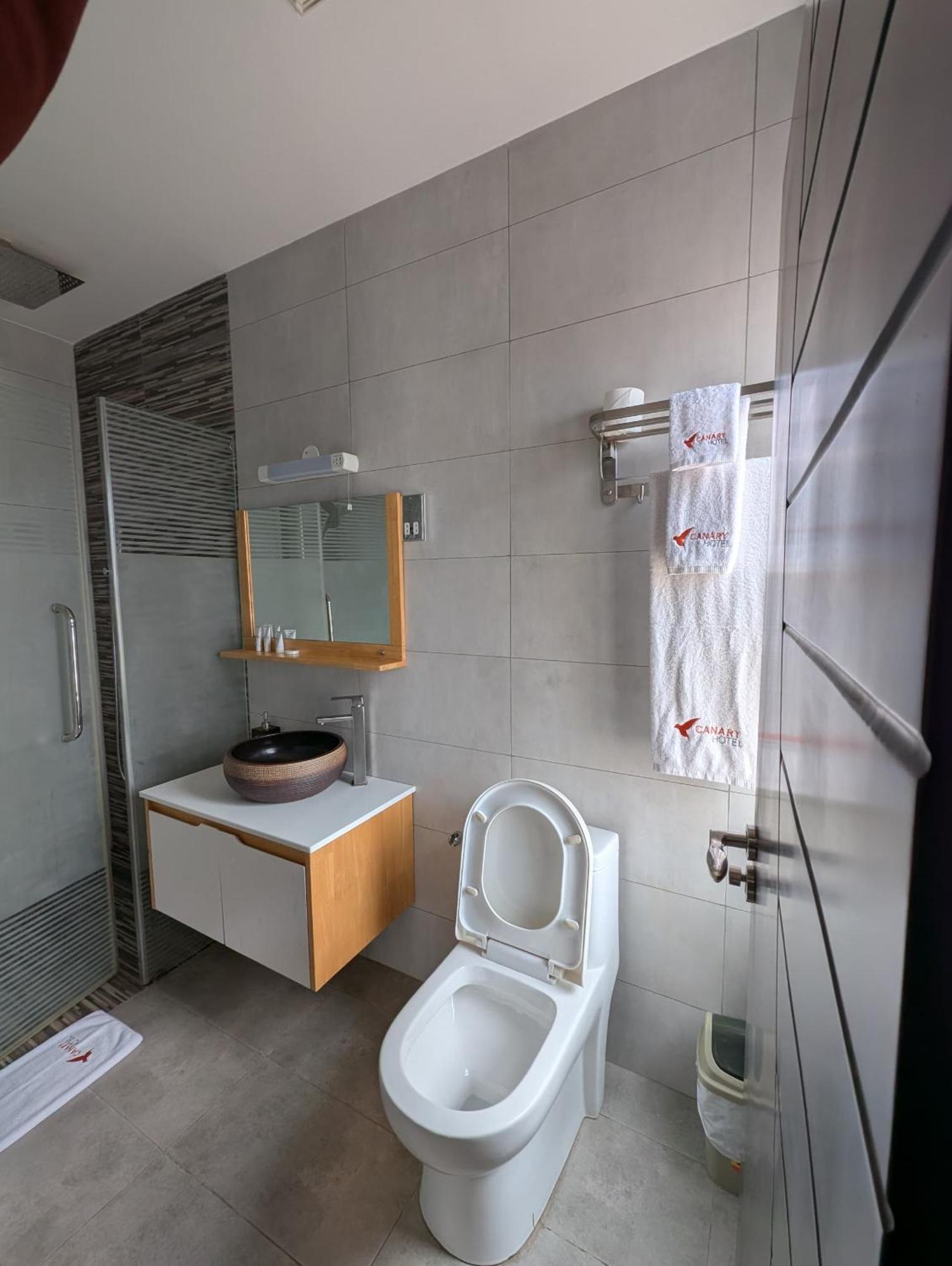 Canary Hotel Кампала Екстериор снимка